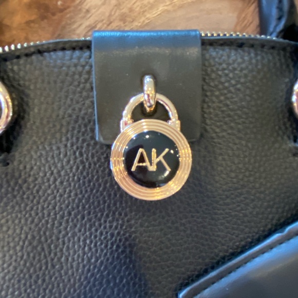 Sold on different site-do not buy:) - Picture 2 of 10